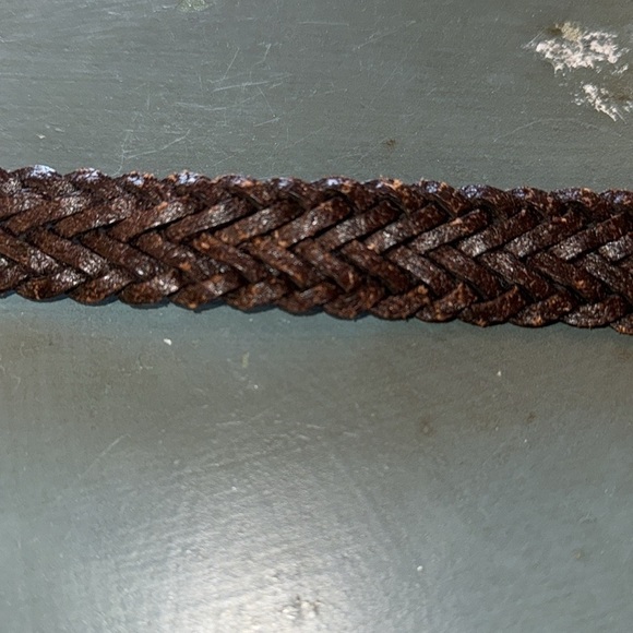 Land’s End Elegant Brown and Gold Leather Bag with Woven Texture. (TW 1) - Picture 5 of 8